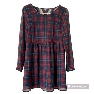 💥FREE WITH PURCHASE Divided Navy and Red Plaid Tunic Top. Size 6